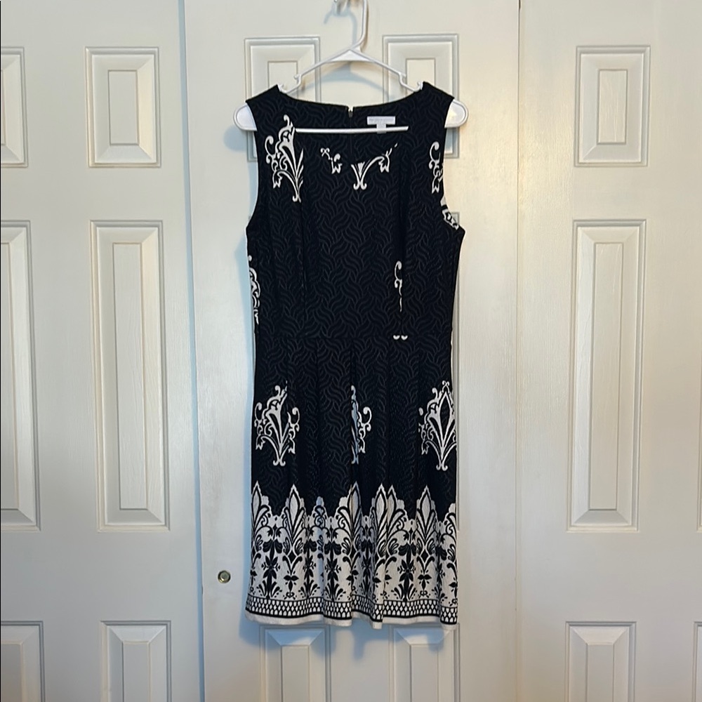 Elegant Black and White Sleeveless Dress